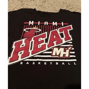 Miami Heat Basketball T-Shirt Men's Medium NBA Black Graphic Tee
